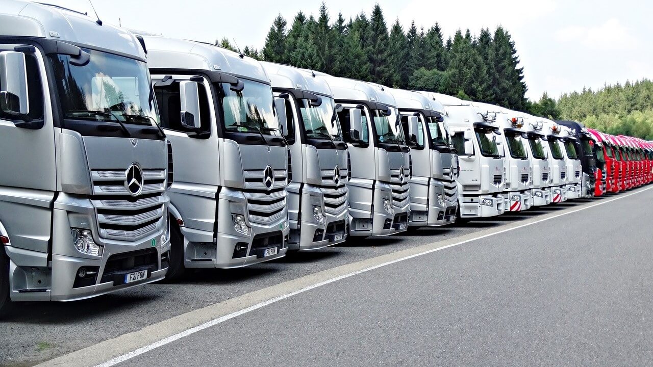 Wyposażenie kabiny kierowcy – na jakie udogodnienia można liczyć kupując obecnie samochód ciężarowy