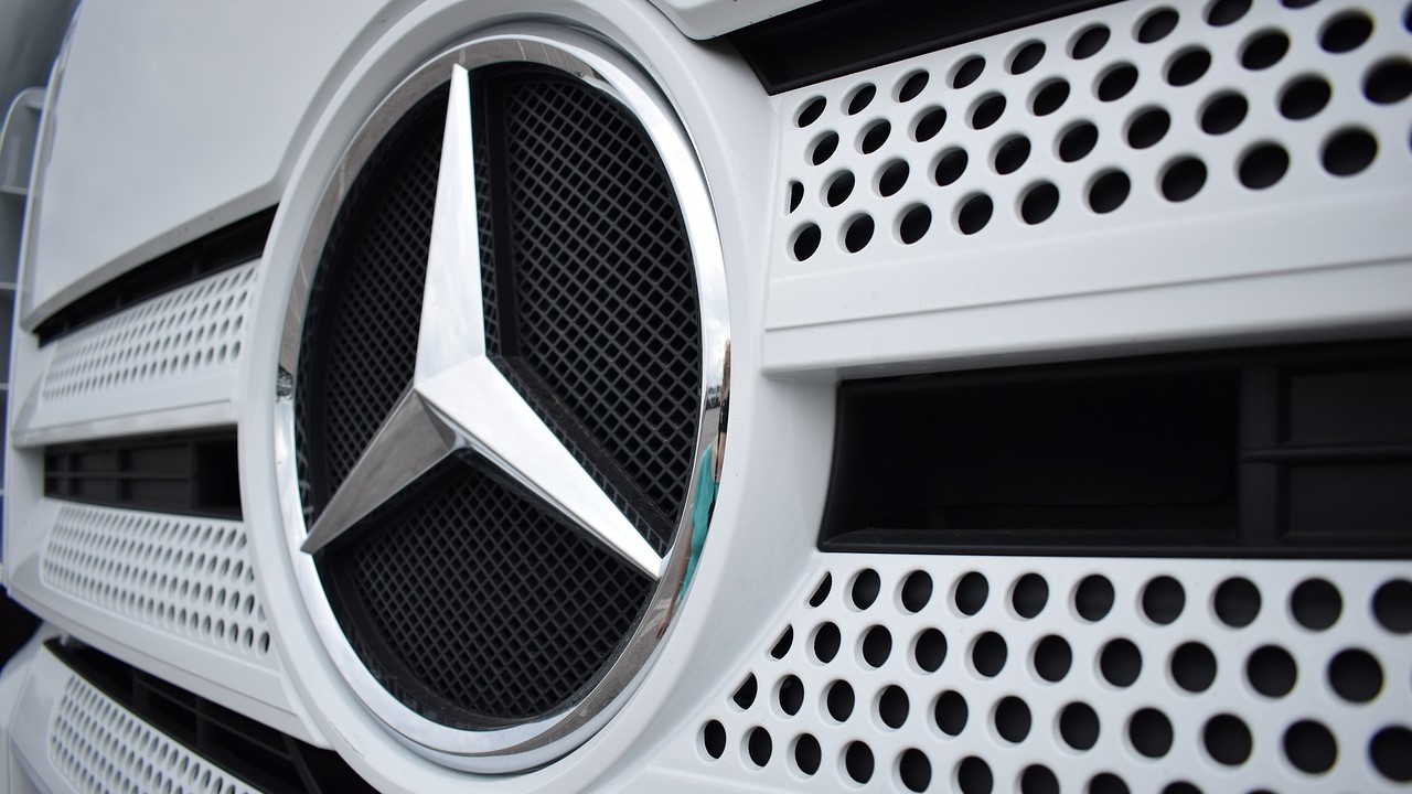 Jak zminimalizować przestoje i lepiej organizować transport dzięki Mercedes-Benz Uptime?