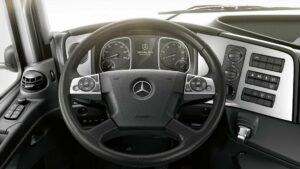 kierownica w ciężarówce mercedes